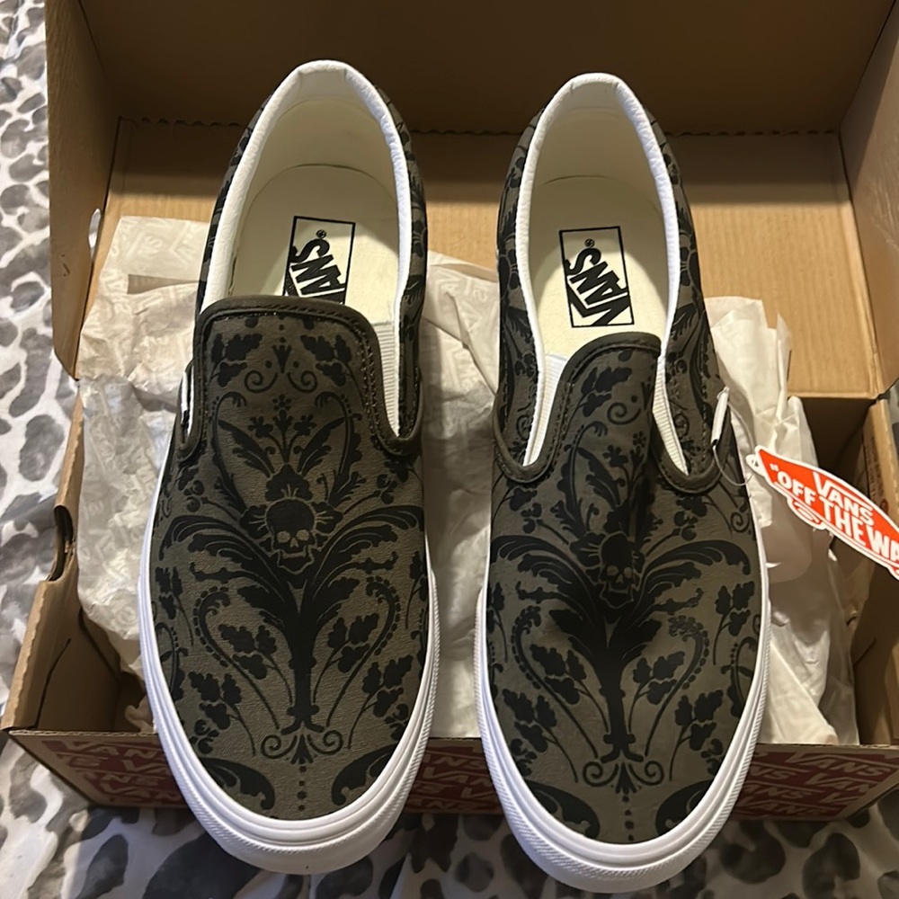 Vans Classic Slip Ons sz 10 New in Box Skull Tapestry olive & black
